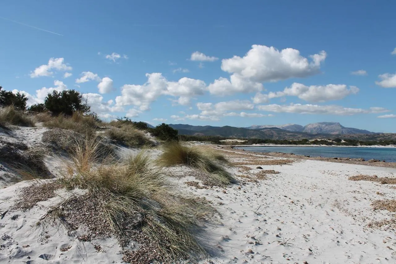 beachfront- sulla spiaggia villetta indipendente Budoni Italia