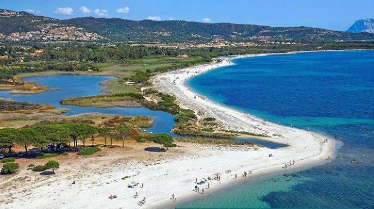 beachfront- sulla spiaggia villetta indipendente Budoni