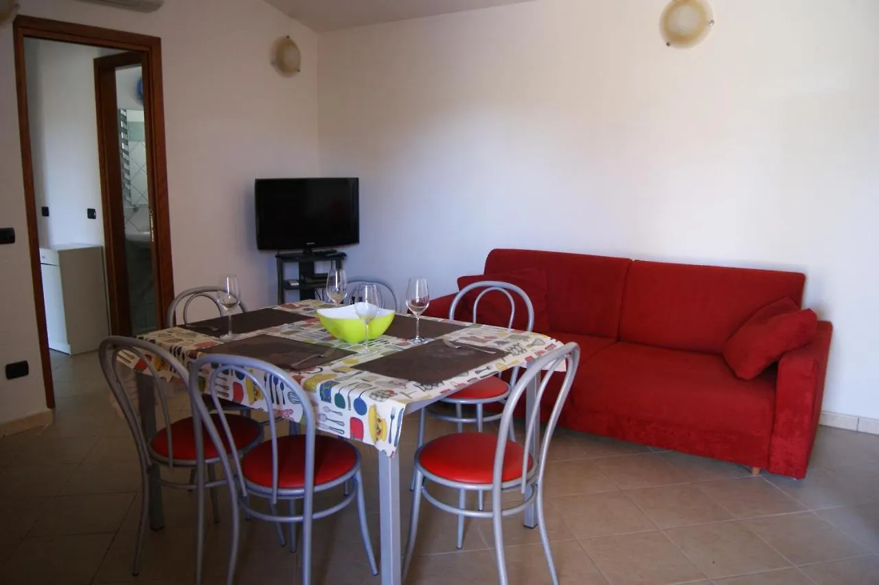 Casa vacanze beachfront- sulla spiaggia villetta indipendente Budoni Italia