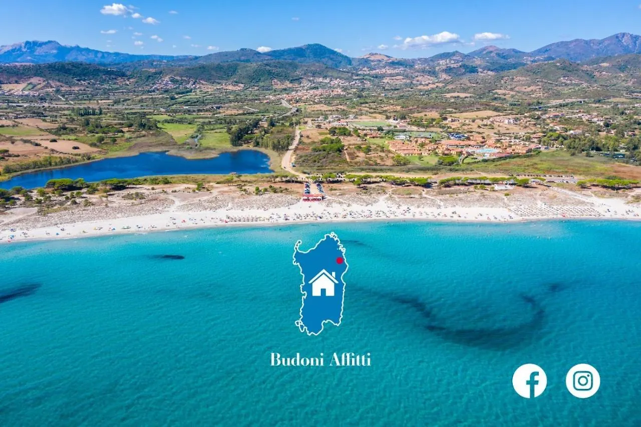 beachfront- sulla spiaggia villetta indipendente Budoni