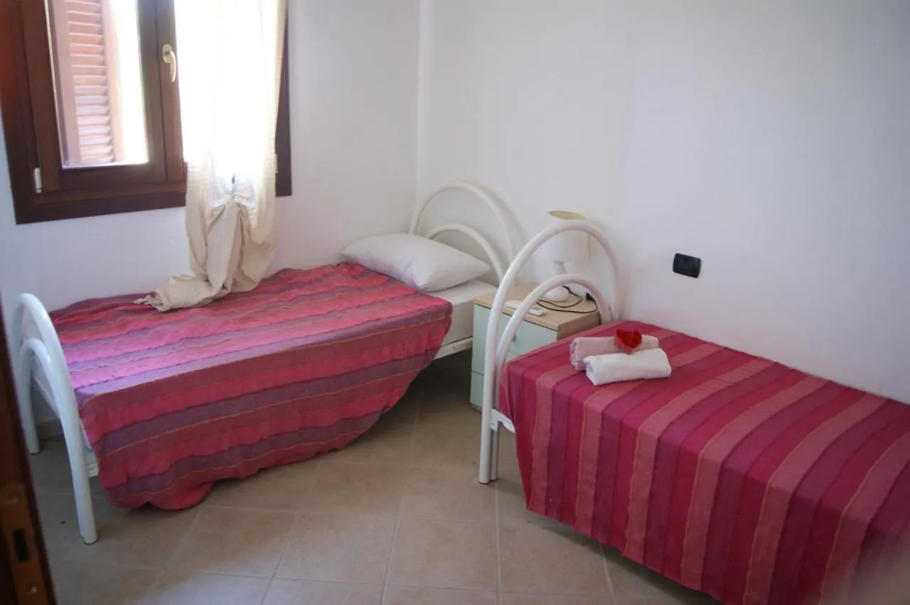 Casa vacanze beachfront- sulla spiaggia villetta indipendente Budoni