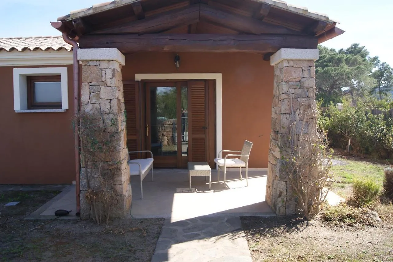 beachfront- sulla spiaggia villetta indipendente Budoni Italia