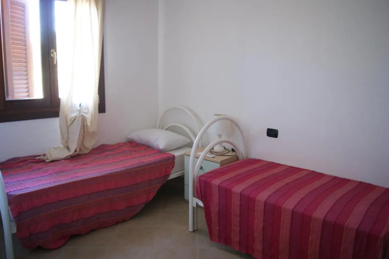 beachfront- sulla spiaggia villetta indipendente Budoni 0*,  Italia