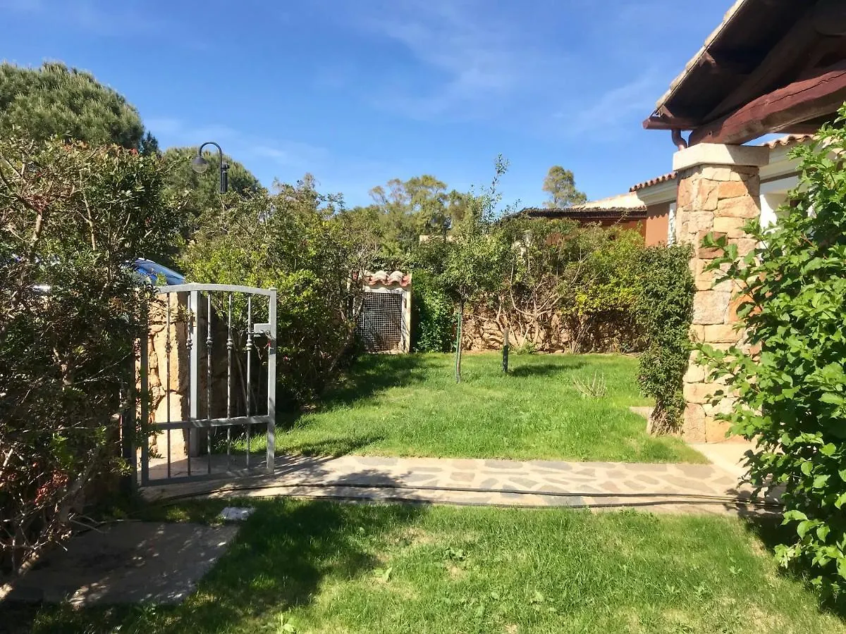 Casa vacanze beachfront- sulla spiaggia villetta indipendente Budoni